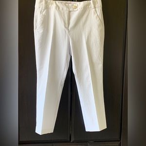 IZOD White Capri, Sz 6(runs lg.) Pique fabric: 54% Cotton, 41% Poly, 5% Spandex.